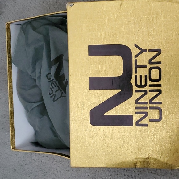 The perfect pump with the most stylish heel New never used - Picture 2 of 10